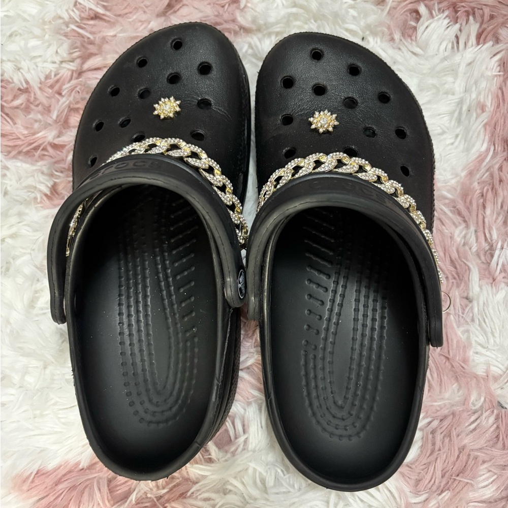 Black Crocs size 5M/7W.